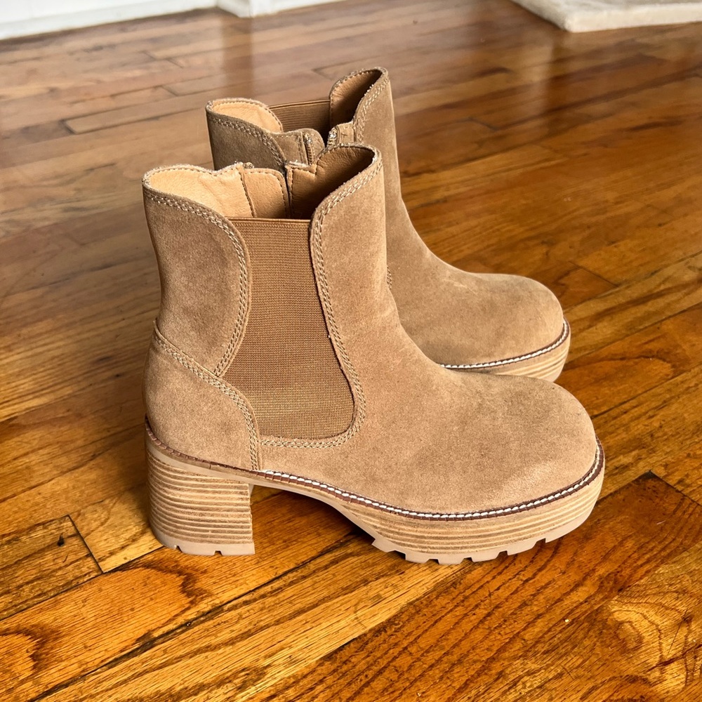 Fall Chunky Heel Boot 70’s Mod / Y2k 90’s Tan Suede Boot